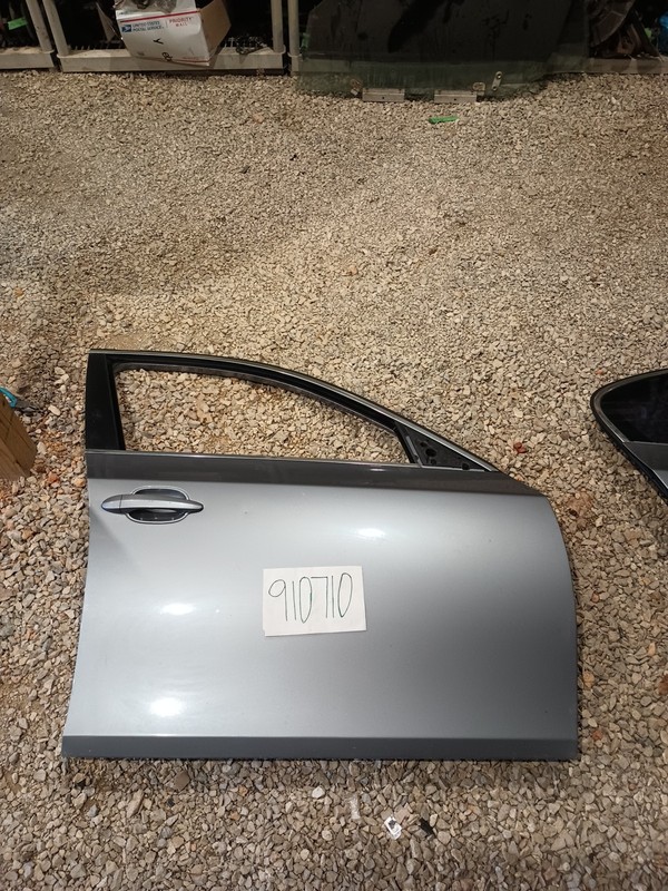 04-10 OEM BMW E60 528 525i Front RightSide Door ShellGray