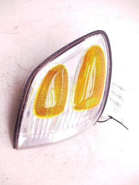 2002 TOYOTA SEQUOIA SR5 PASSENGER SIDE FRONT TURN SIGNAL LAMP ASSEMBLY