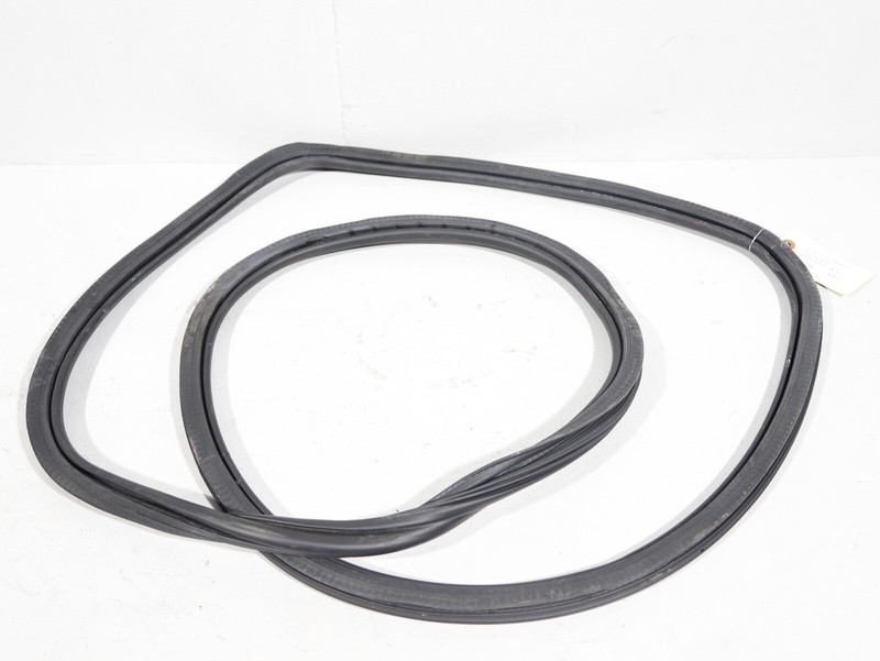 OEM 2015 - 2018 PORSCHE MACAN S 95B REAR LEFT DOOR BODY WEATHERSTRIP SEAL
