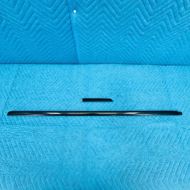 2012–2017 BMW 650i Front Right Seat Belt Door Molding OEM