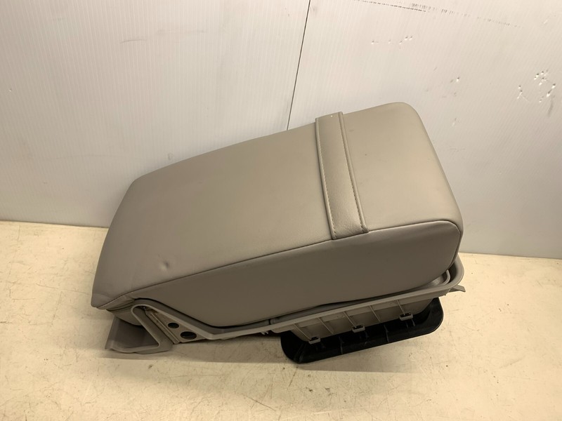 2002-2004 LEXUS ES300 ES330 REAR SEAT CENTER ARM REST CUP HOLDER GRAY LEATHER