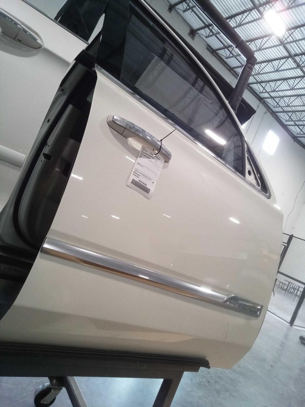 2015 Cadillac Escalade ESV Right Door White Scratch OEM 416343