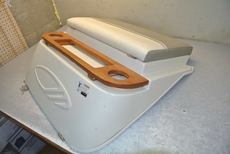 1995 Maxum Boat Stern Rear Back Engine Cover & Cushion