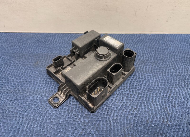 10–19 BMW F25 N20 2.0L Integrated Power Distribution Supply Control Module OEM