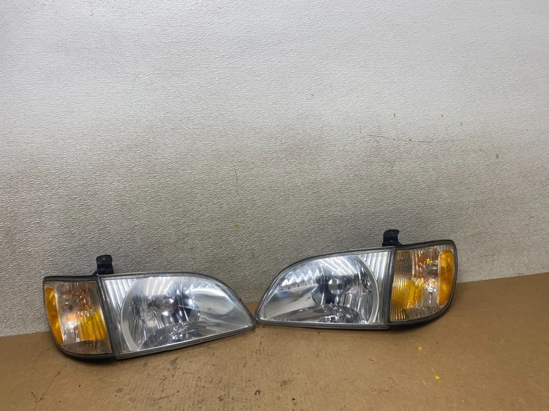 2001 2002 2003 Toyota Sienna Left+Right Side Set Headlights Halogen Z7915 DW