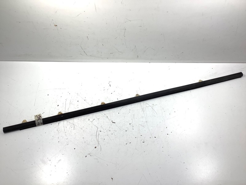 84-87 Honda Civic 3D Right Door Belt Molding Assembly 75800-SB3-660 OEM