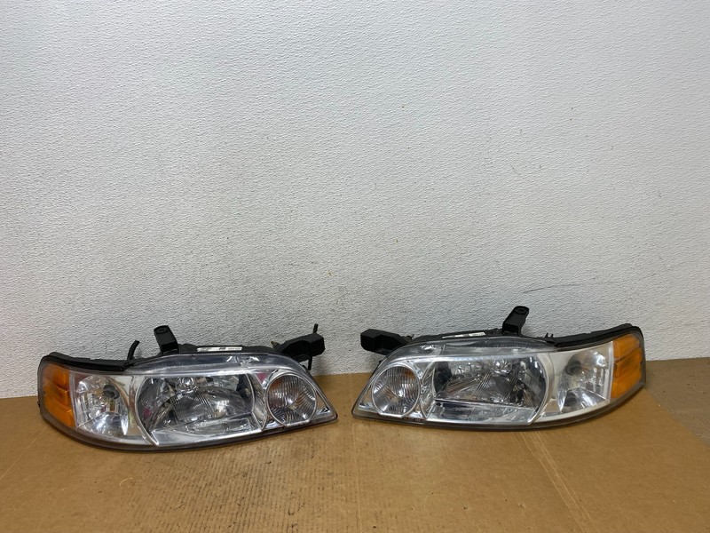 Sedan 2000 2001 Nissan Altima Headlights Left+Right AD9323 DW