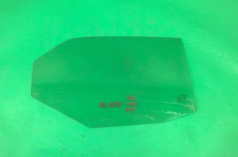 05 06 07 08 09 10 300 PASSENGER RIGHT REAR WINDOW DOOR GLASS OEM 3722-20