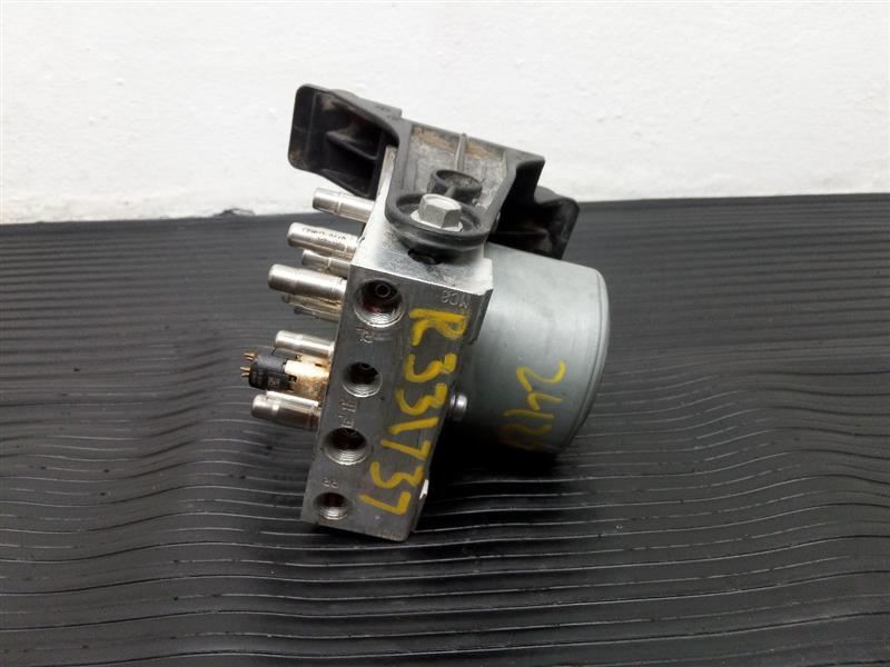 2018 Chevrolet Traverse 3.6L ABS Pump Only W/O Pre-crash System OEM 84402061