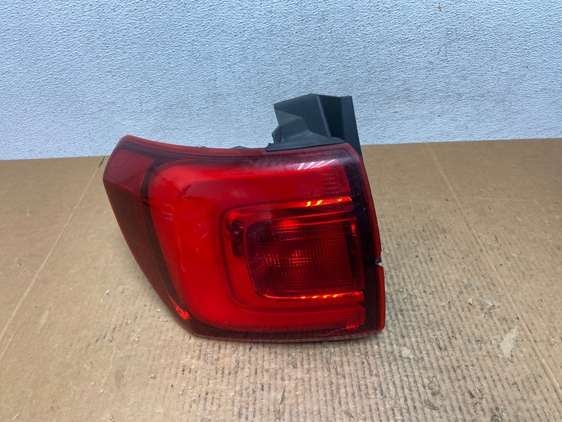 2017 to 2019 GMC Acadia Right Passenger RH Side Tail Light AE1504 LK