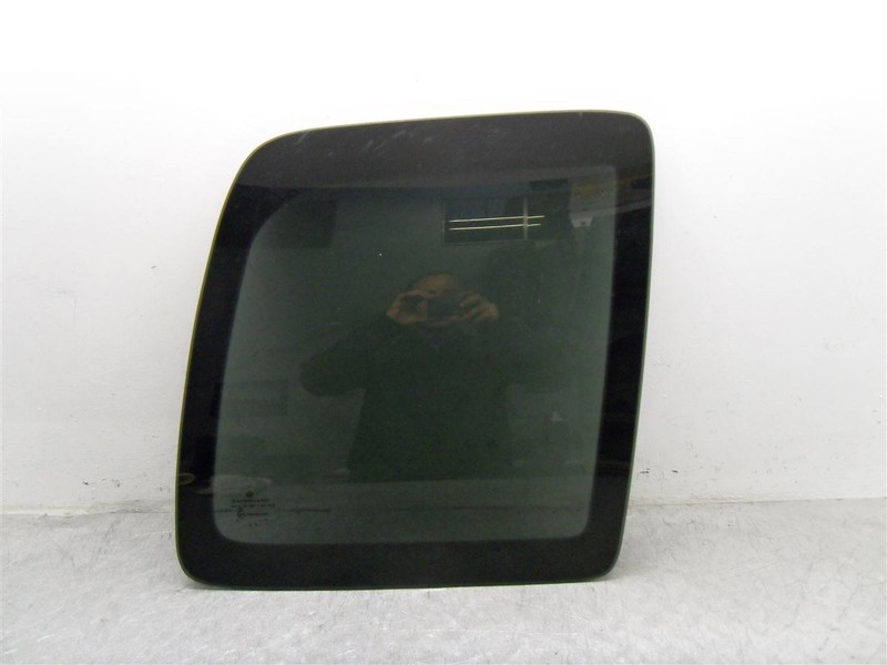 02 03 04 05 06 07 JEEP LIBERTY PASSENGER QTR GLASS LIGHT TINT OEM 284-05633AR