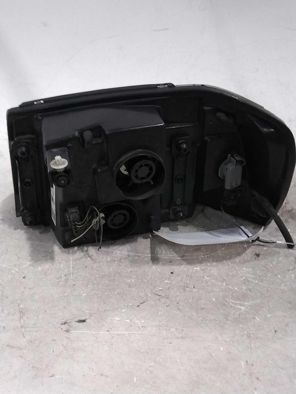 2006 GMC Envoy XL Right Headlight Assembly Black OEM 158268 Used 251K Miles