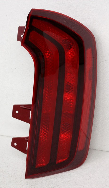 OEM Right Passenger Halogen Tail Lamp For KIA Telluride 92402-S9000 Lens Chip