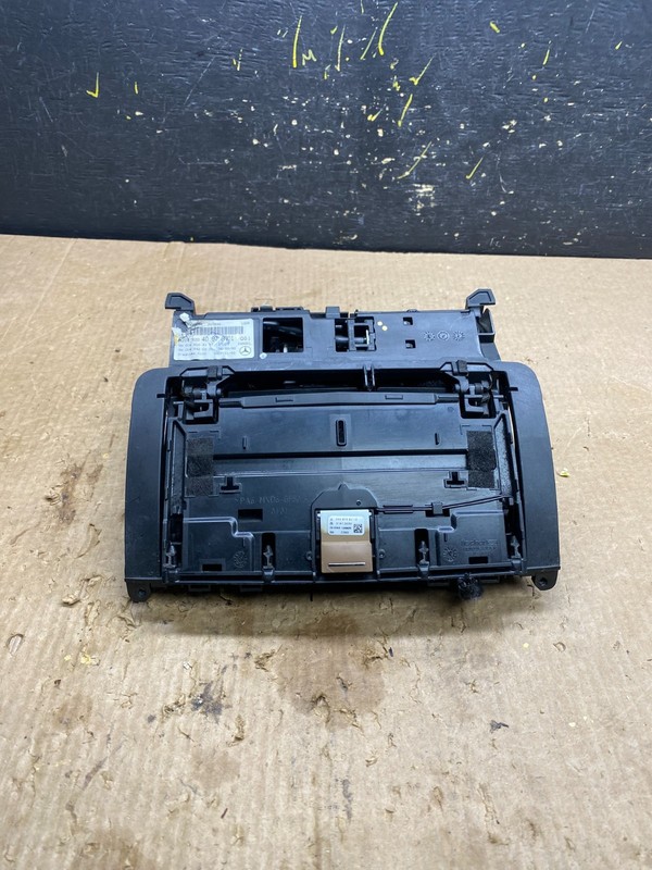 2008-2011 Mercedes W204 C300 Navigation Display Screen Monitor w/Cover z7155 DG