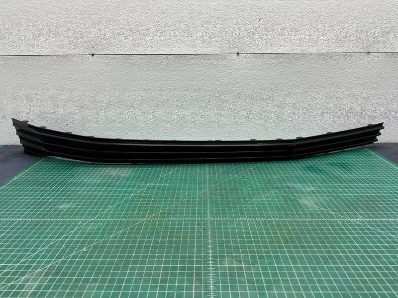 21-24 Cadillac Escalade FRONT LOWER RH RIGHT CENTER GRILLE OEM