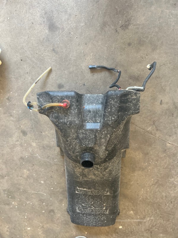 Polaris Snowmobile 750 FST Gas tank and fuel pump 2520798