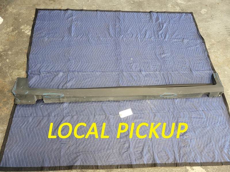 Used Oem Cadillac Left Driver Rocker Panel Skirt Molding for 2017-2025 XT5