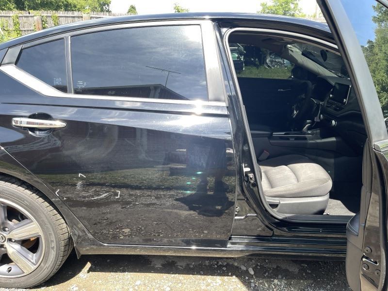 2019-2024 NISSAN ALTIMA RIGHT ROCKER W/POST BLACK PC:KH3 2.5L AT FWD 99K S 56094