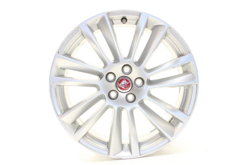 17-20 F PACE 19x8-1/2 Aluminum 7 Split Spoke Wheel Assembly