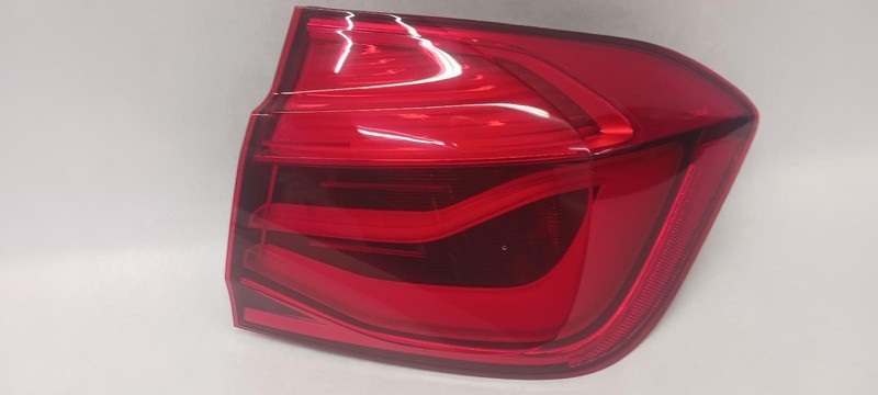 18 BMW 330i Sedan Right passenger outer Taillight w/smoked lens OEM Grade A!