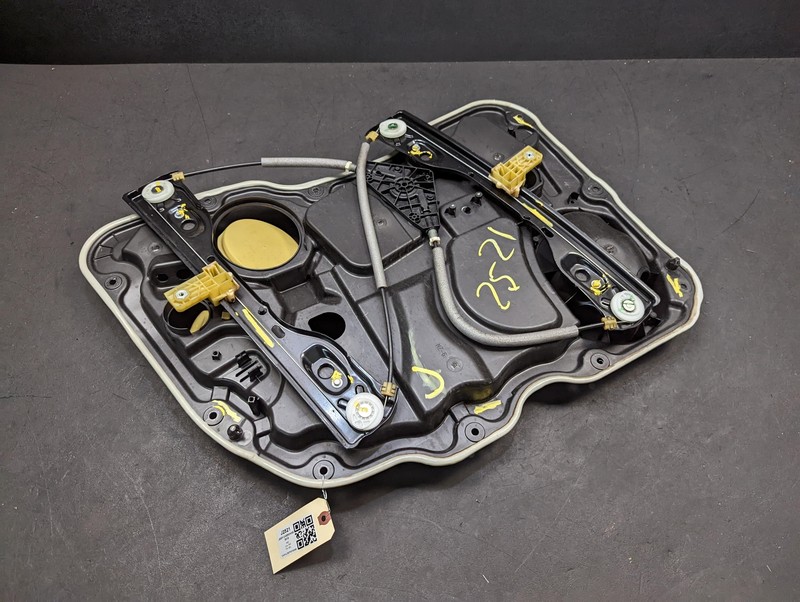 Front Right Door Window Regulator 2015 Jeep Cherokee 68227254AA 2014 2016-2021
