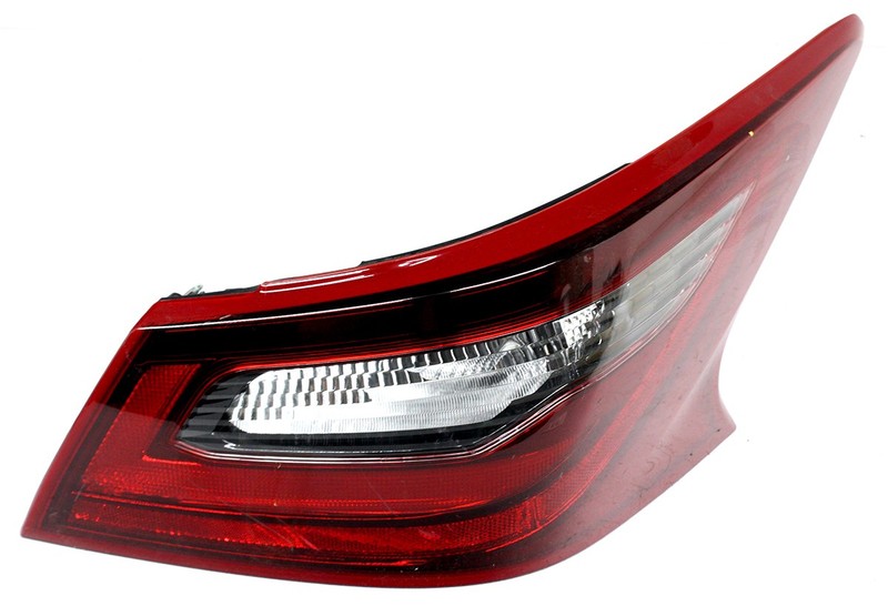 OEM Right Passenger Side Halogen Tail Lamp For Nissan Altima Smoked26550-9HS1A