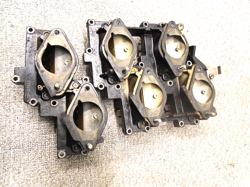 Upper & Lower Intake Manifold Assy 0437338 0437340 Evinrude Outboard 1996 200 Hp