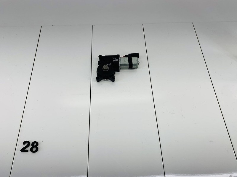 08-17 SMART FORTWO FRONT RIGHT PASSENGER SIDE DOOR WINDOW REGULATOR MOTOR OEM