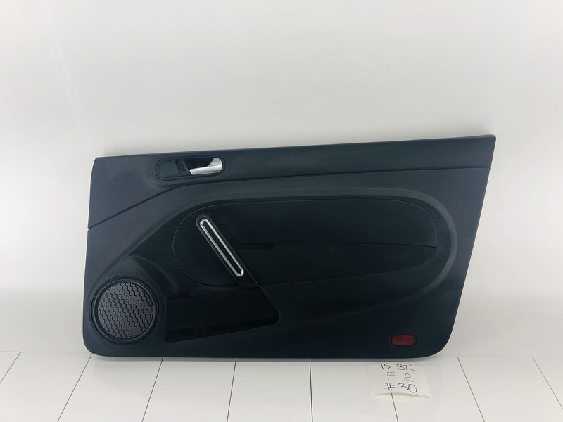 12-19 VOLKSWAGEN BEETLE FRONT RIGHT SIDE INTERIOR DOOR PANEL COVER OEM #29
