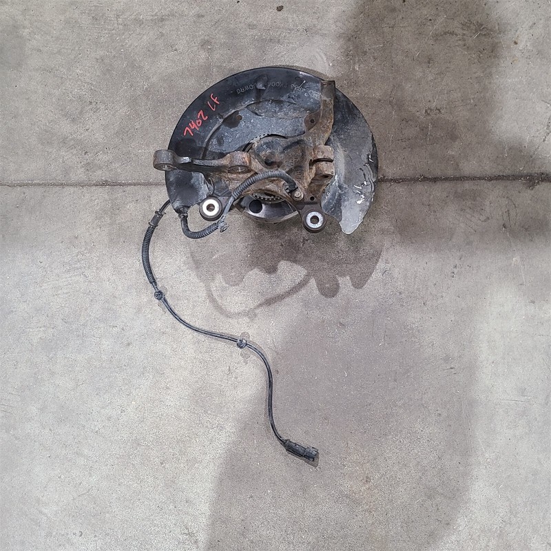 10-14 Mustang GT Driver Front Spindle Knuckle Hub Lh Aa7402