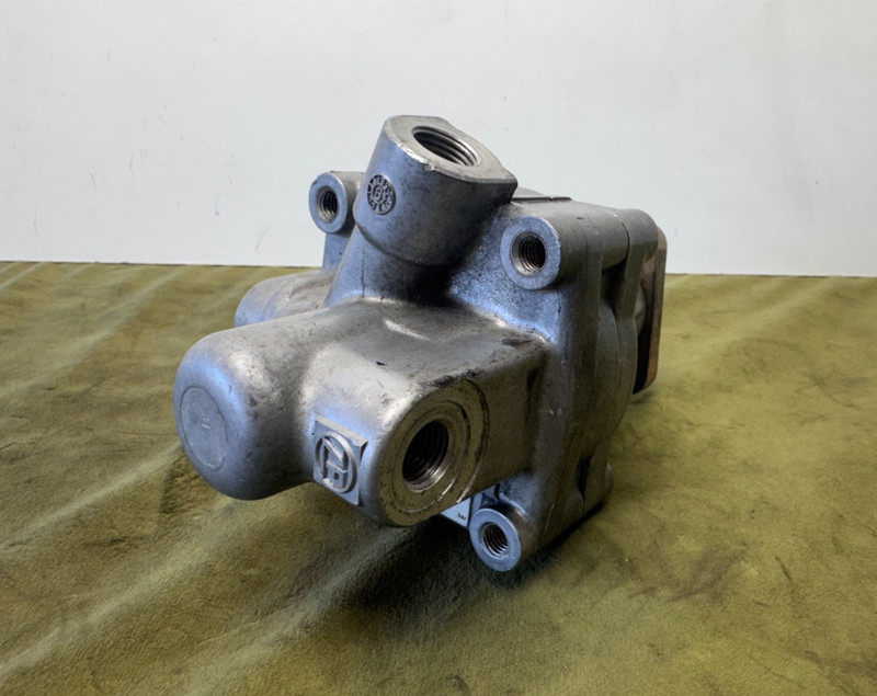 84–93 BMW E30 325i 325iX 325 Old Style Hydraulic Power Steering AT-Vane Pump OEM