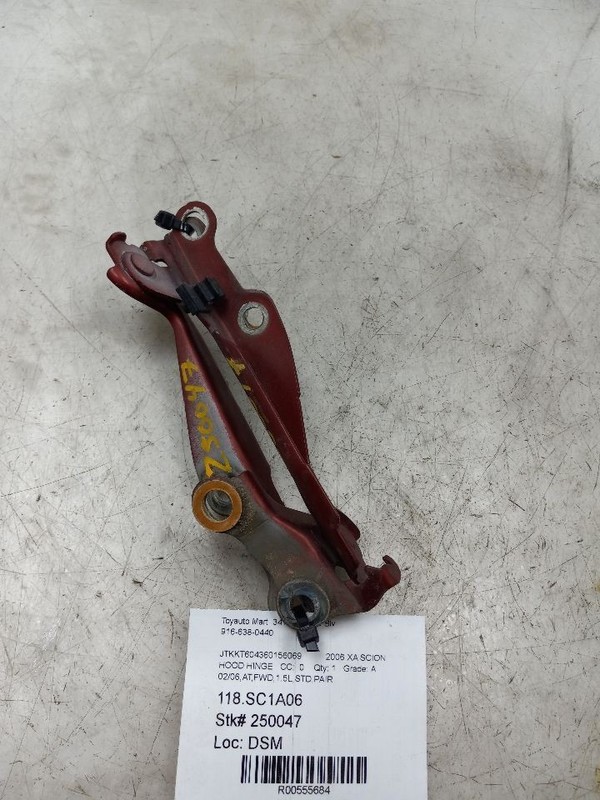 06 SCION XA HOOD HINGE