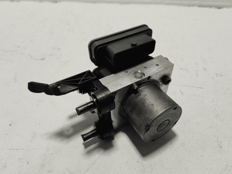 2014-2016 Mercedes W212 E350 4Matic ABS Anti Lock Brake Pump Module OEM