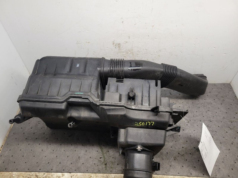 Air Cleaner S60 T5 5 Cylinder Fits 12-13 VOLVO 60 SERIES 1594309