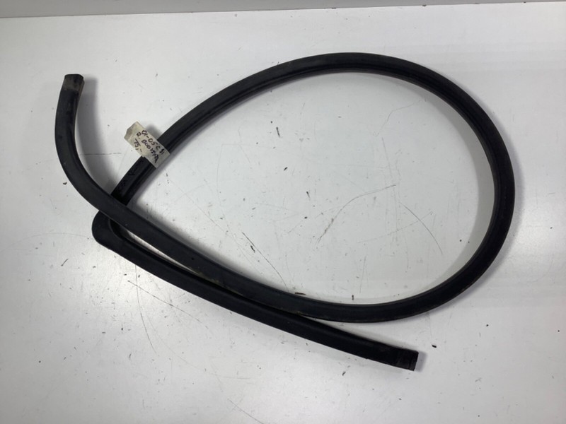 02-05 Honda Civic Si Right Side Body Seal 72235-S5S-E01 OEM