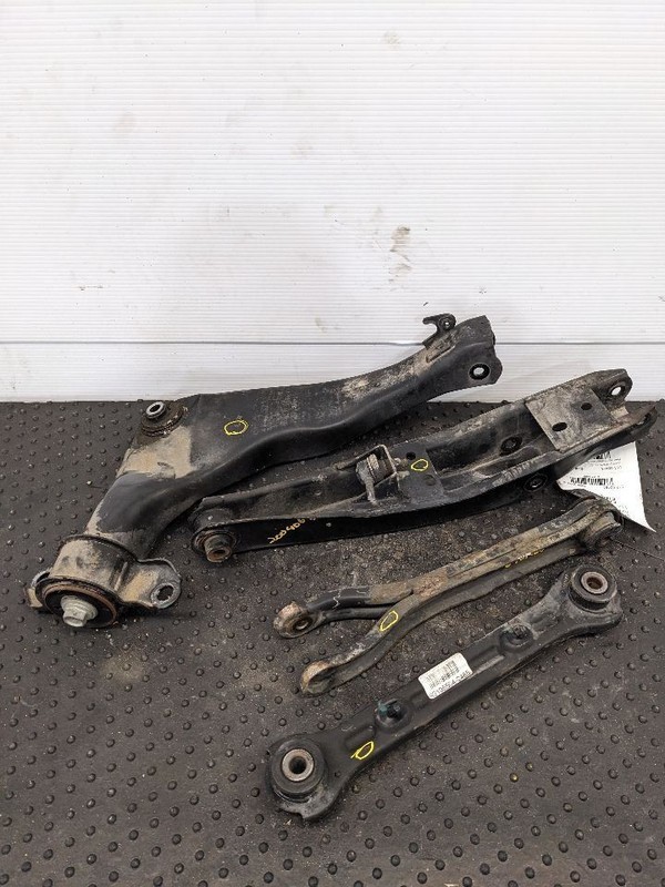 2010-2015 Chevrolet Camaro SS Rear Right Control Arm Set OEM 1184991