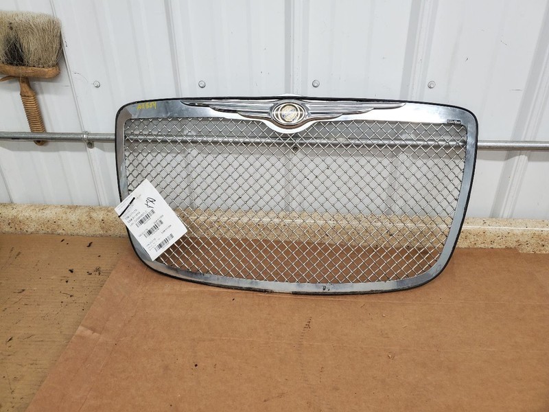 Grille Silver And Chrome Fits 05-10 300 294586