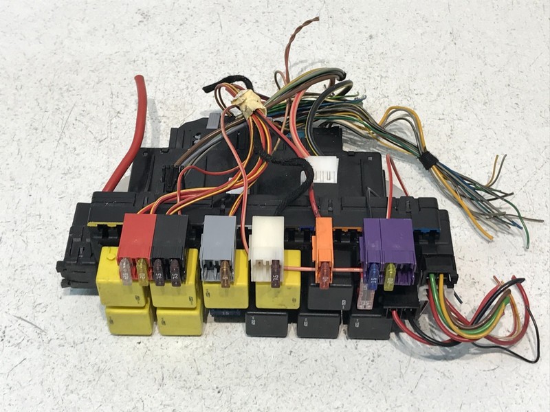 01-06 Mercedes W220 S430 Front Left SAM Relay Fuse Box OEM A0325458232