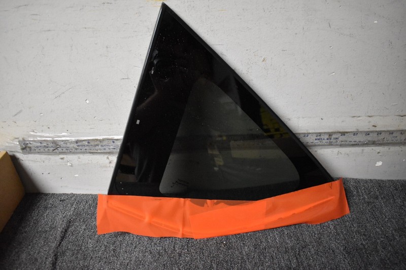 2013-2018 TOYOTA RAV4 QUARTER GLASS RIGHT SIDE FACTORY OEM
