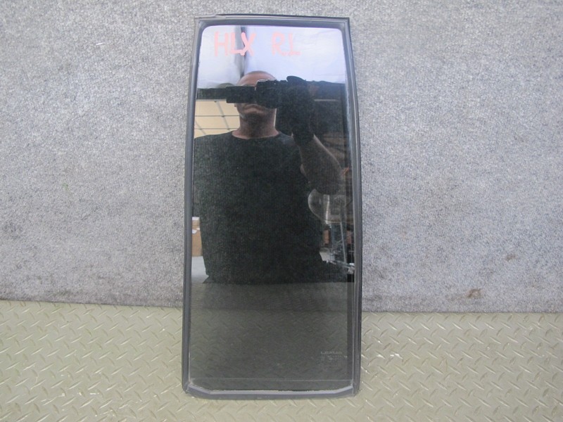 2004-2007 LEXUS J100 LX470 REAR LEFT DOOR VENT FIXED GLASS WINDOW 68189-60040