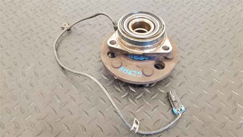 99-00 Cadillac Escalade Front Right Passenger Hub Assembly OEM 15997072