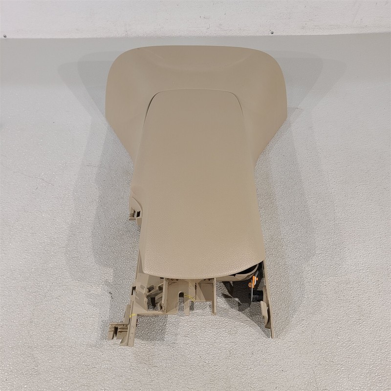 05-10 Corvette C6 Center Console Arm Rest Cashmere Aa7398