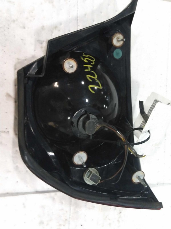 2003 Chevrolet Impala Right Tail Light Assembly Blue FOGGY LENS 570933