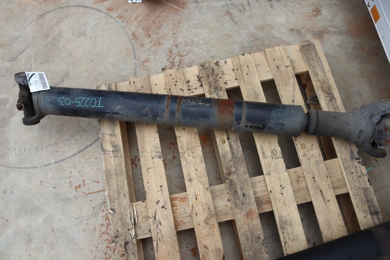2008-2017 FREIGHTLINER CASCADIA 125 EVOLUTION FRONT DRIVE SHAFT CENTER OEM