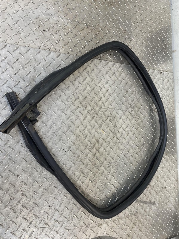 1996-2002 Toyota 4runner 4 runner Trunk Decklid Glass Weather Seal Oem Tested *