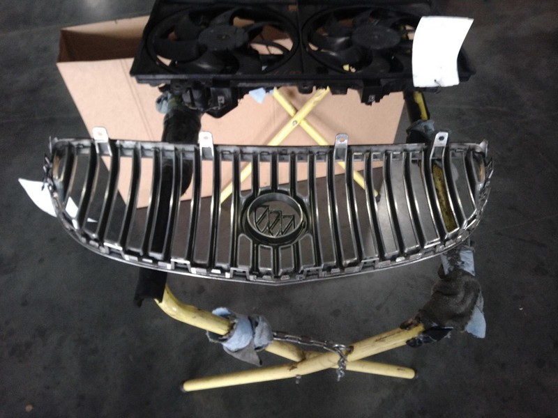 2008-2009 Buick LaCrosse Grille OEM White Upper 15889923 Used Parts