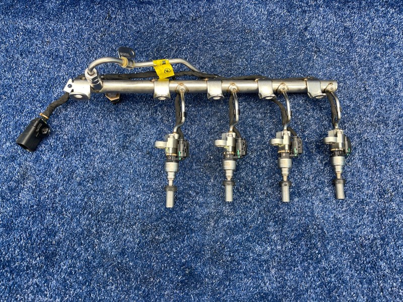 2016-2019 BUICK CASCADA 1.6L DIRECT INJECTION FUEL RAIL & INJECTORS 55494959 OEM