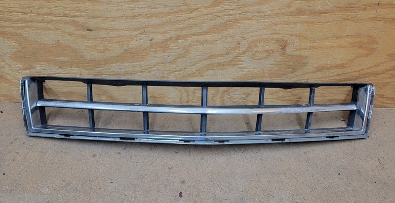 2010 2011 2012 CADILLAC SRX Front Bumper Lower Grille Chrome OEM*