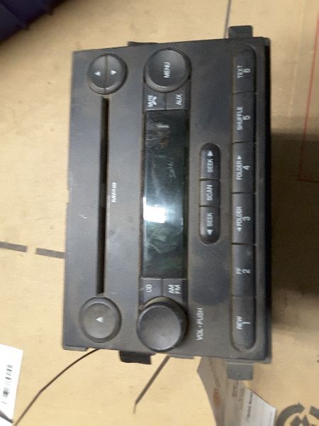 06 07 FOCUS AUDIO EQUIPMENT AM-FM-CD-MP3 SINGLE DISC ID 6S4T-18C869-BC AND BD