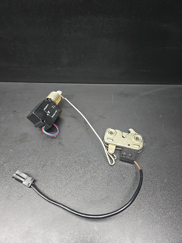 97-04 PORSCHE BOXSTER 986 REAR TRUNK LID LOCK LATCH ACTUATOR BOOT RELEASE OEM